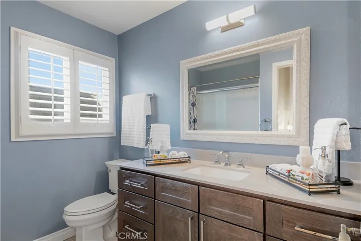 Upstairs Main Bathroom