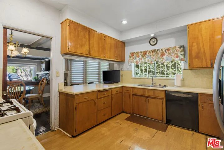 2114 W 28th Street, Los Angeles, California 90018