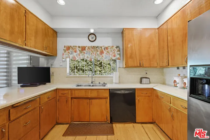 2114 W 28th Street, Los Angeles, California 90018