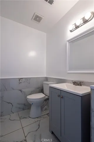 15682 Kingswood, Victorville, California 92395