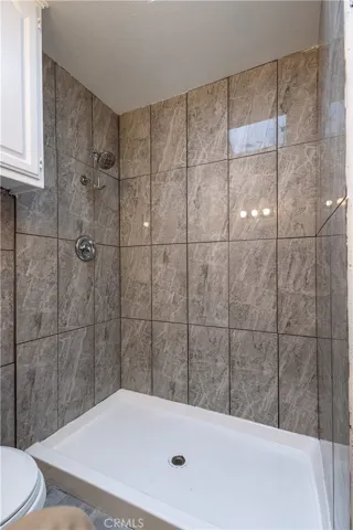 15682 Kingswood, Victorville, California 92395