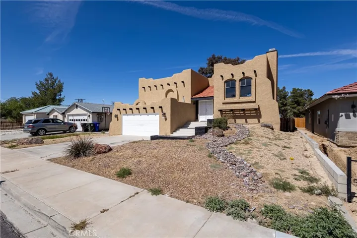 15682 Kingswood, Victorville, California 92395