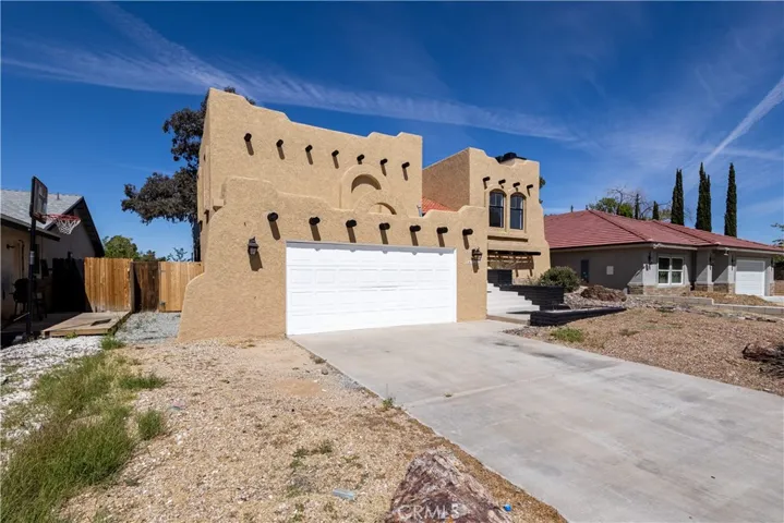 15682 Kingswood, Victorville, California 92395