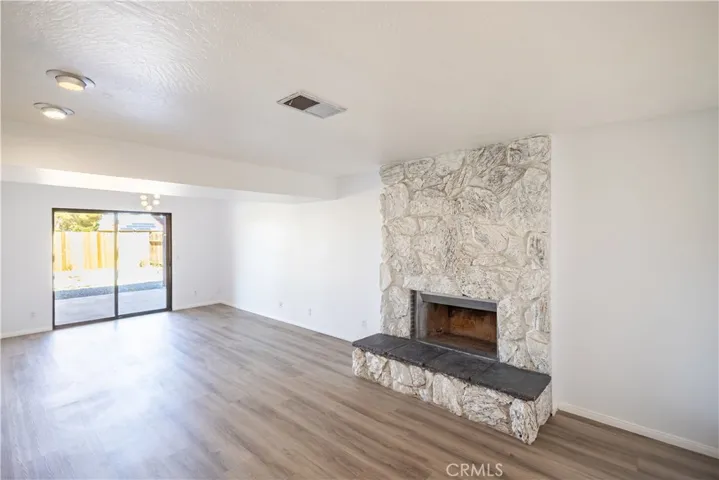 15682 Kingswood, Victorville, California 92395