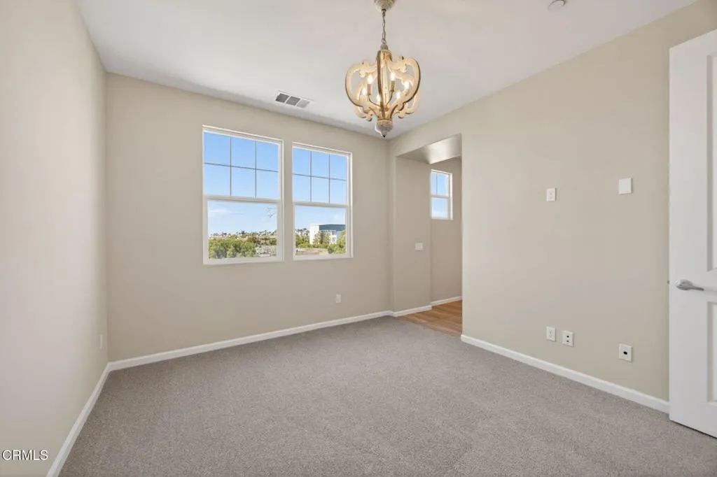 26-web-or-mls-Upmarket Media-1952Vic085