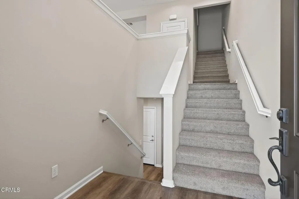 6-web-or-mls-Upmarket Media-1952Vic020