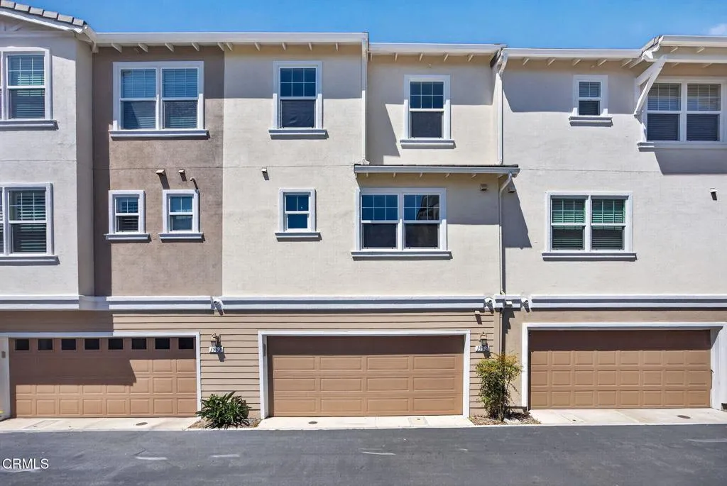 42-web-or-mls-Upmarket Media-1952Vic008