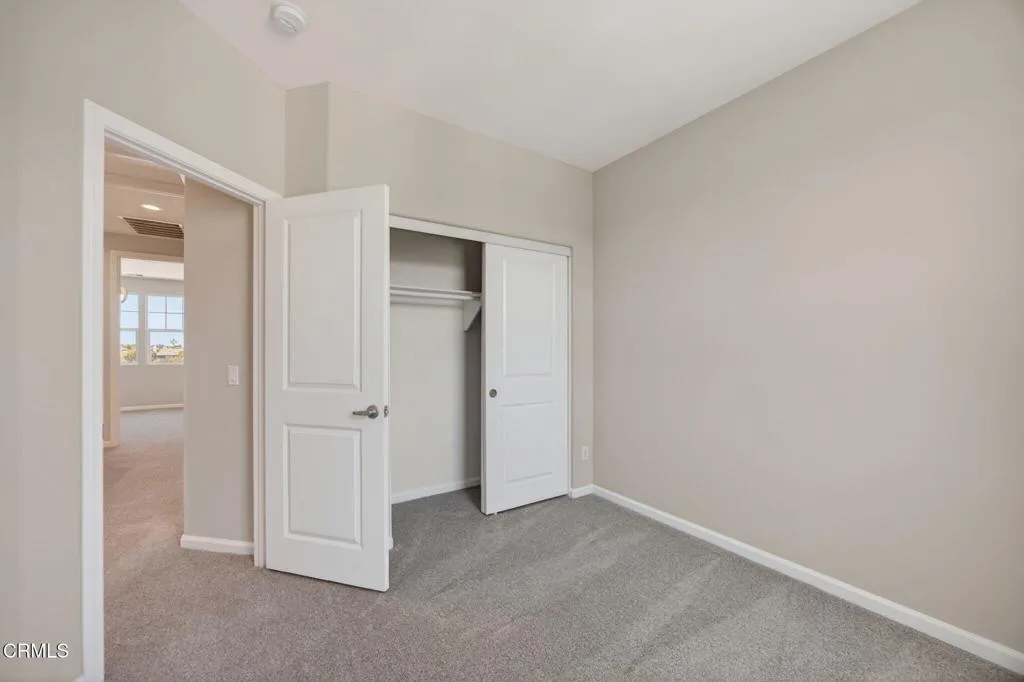 33-web-or-mls-Upmarket Media-1952Vic111
