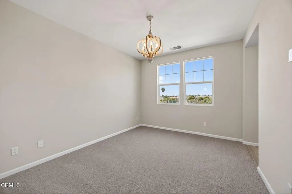 25-web-or-mls-Upmarket Media-1952Vic082