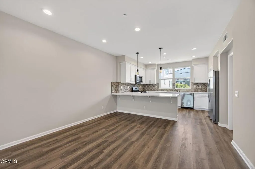 17-web-or-mls-Upmarket Media-1952Vic054