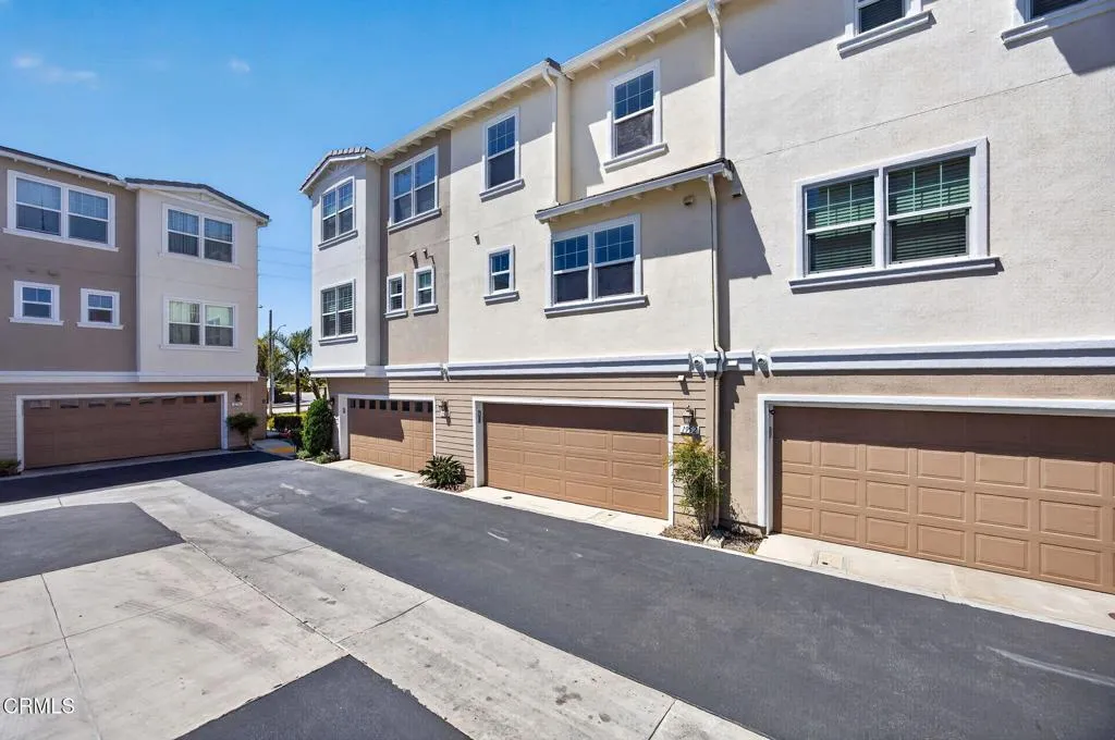 41-web-or-mls-Upmarket Media-1952Vic004