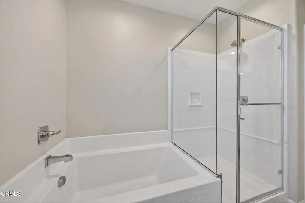 30-web-or-mls-Upmarket Media-1952Vic093