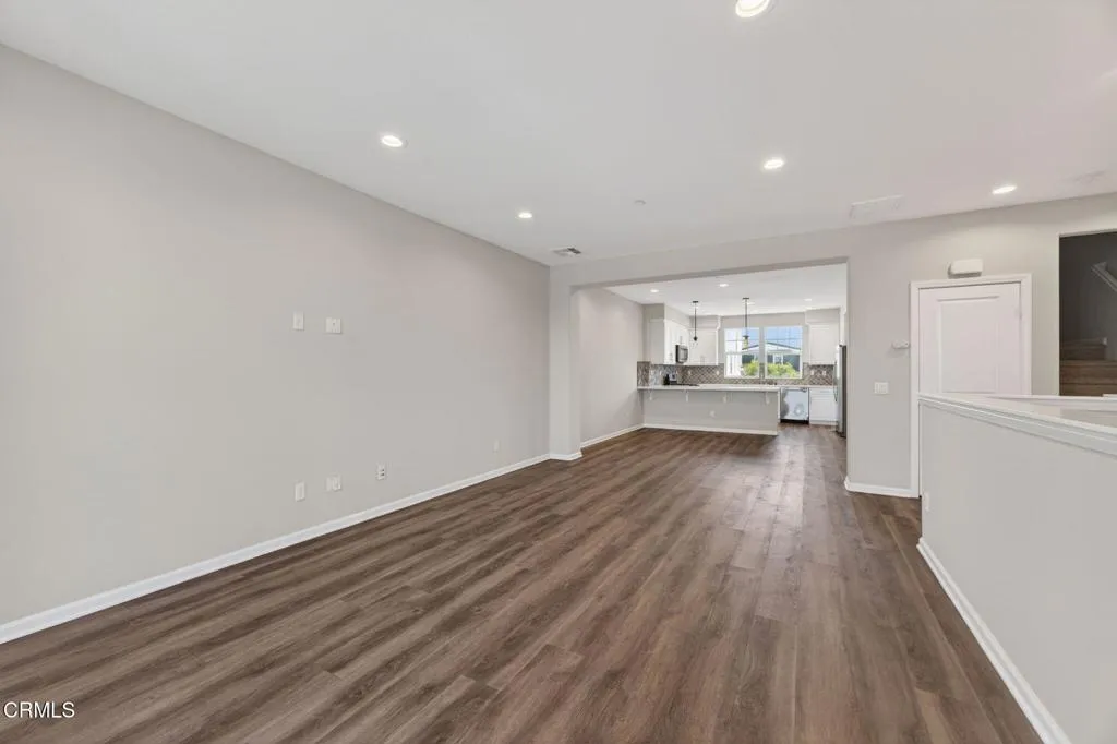 13-web-or-mls-Upmarket Media-1952Vic037
