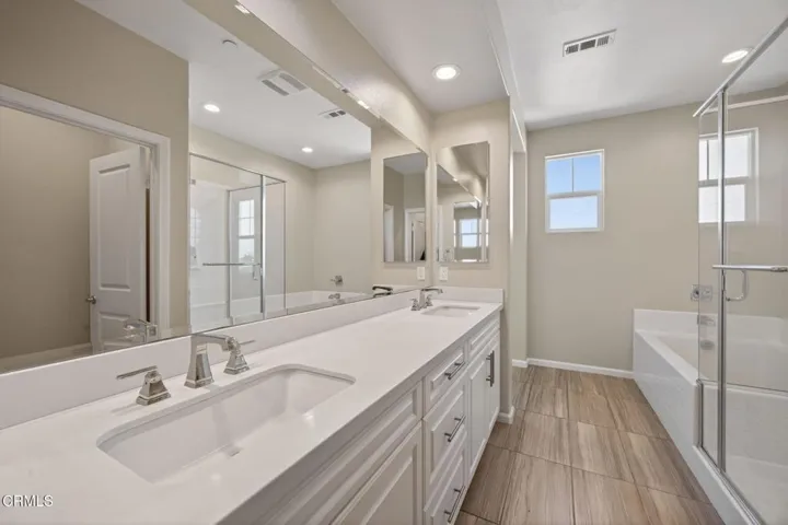 28-web-or-mls-Upmarket Media-1952Vic099