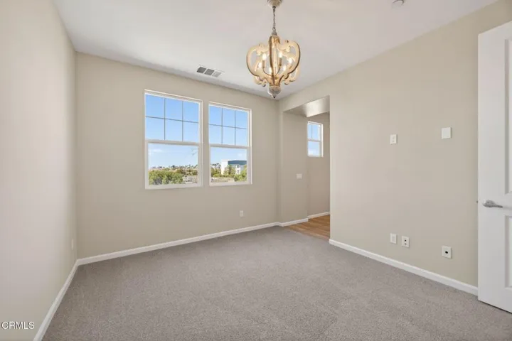 26-web-or-mls-Upmarket Media-1952Vic085