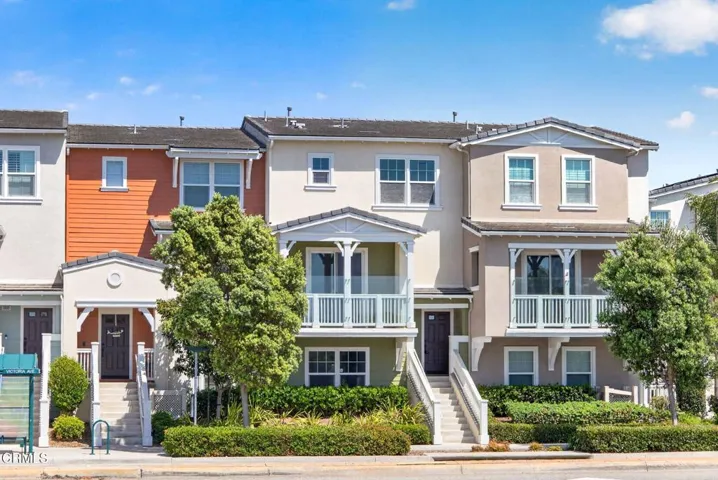 2-web-or-mls-UpmarketMedia-1952Vict-002