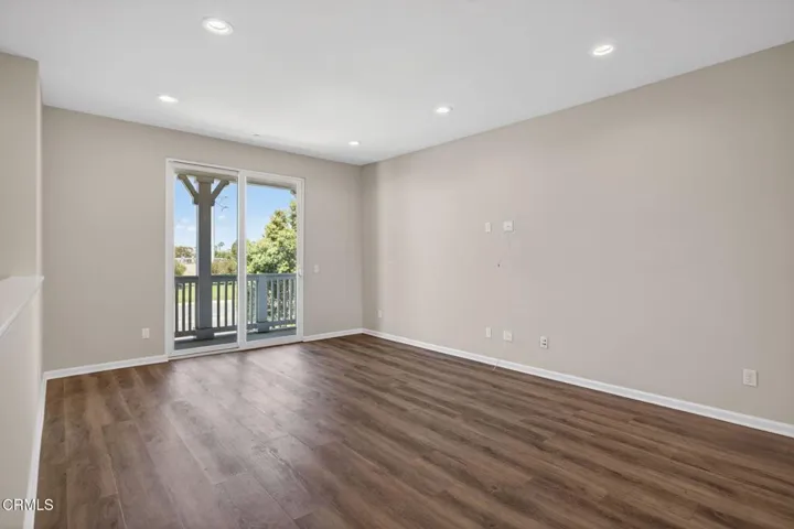11-web-or-mls-Upmarket Media-1952Vic034