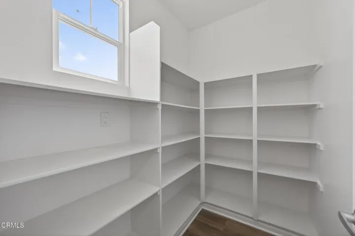 38-web-or-mls-Upmarket Media-1952Vic076