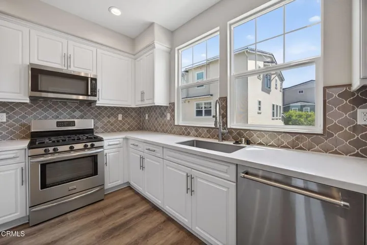 22-web-or-mls-Upmarket Media-1952Vic067