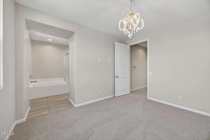 27-web-or-mls-Upmarket Media-1952Vic090