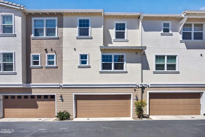 42-web-or-mls-Upmarket Media-1952Vic008
