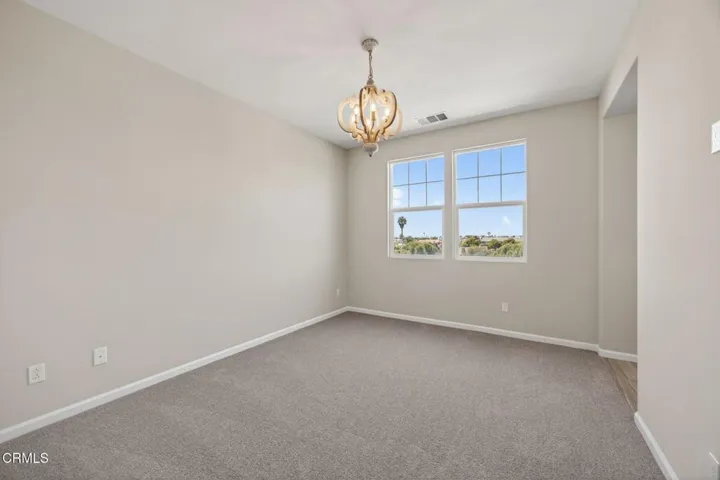 25-web-or-mls-Upmarket Media-1952Vic082