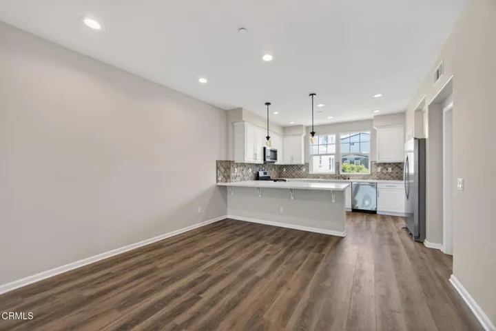 17-web-or-mls-Upmarket Media-1952Vic054