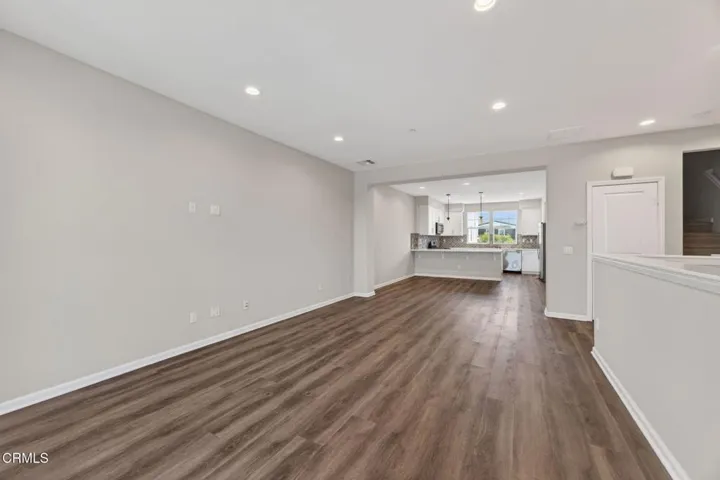 13-web-or-mls-Upmarket Media-1952Vic037
