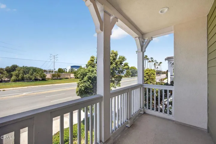 15-web-or-mls-Upmarket Media-1952Vic046