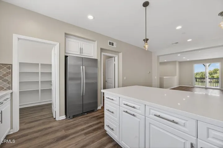 23-web-or-mls-Upmarket Media-1952Vic072