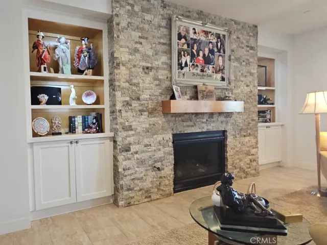 Built-in display cabinet