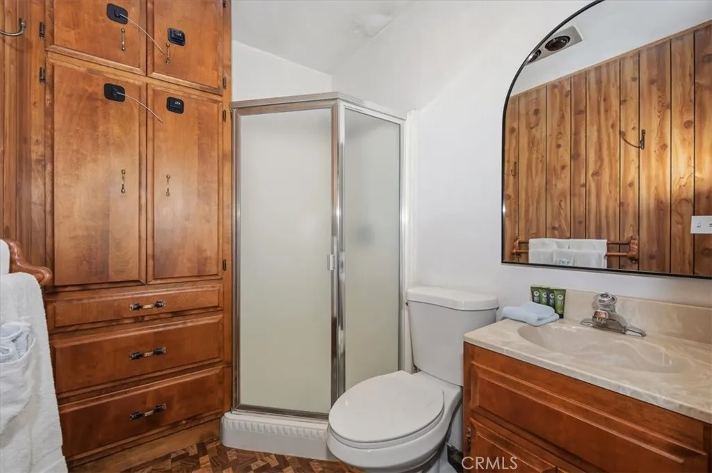 upper level bathroom