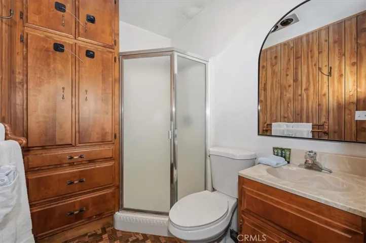 upper level bathroom
