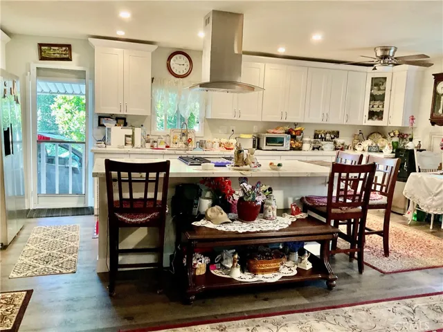 Breakfast bar kitchen