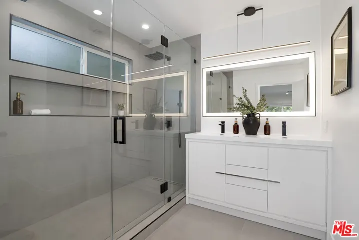 5900 Nita Avenue, Woodland Hills, California 91367