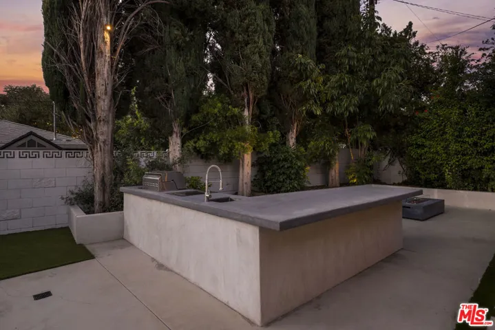 5900 Nita Avenue, Woodland Hills, California 91367