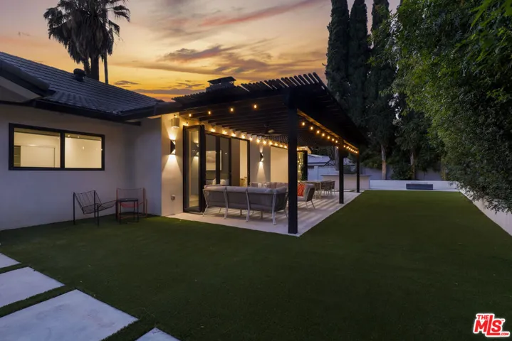 5900 Nita Avenue, Woodland Hills, California 91367