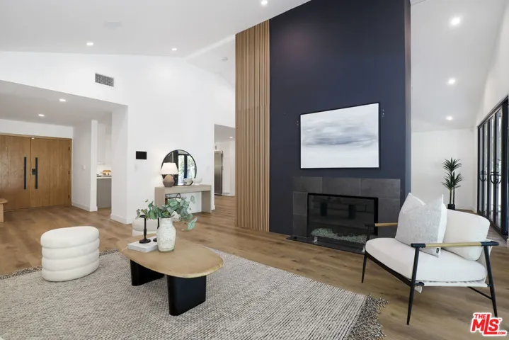 5900 Nita Avenue, Woodland Hills, California 91367