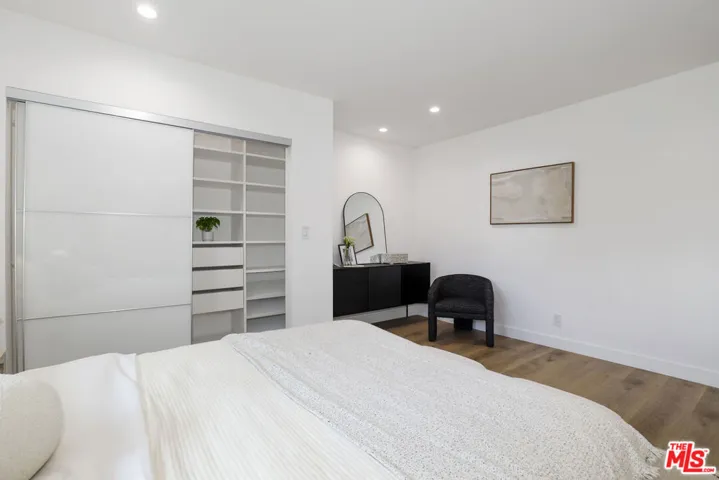 5900 Nita Avenue, Woodland Hills, California 91367