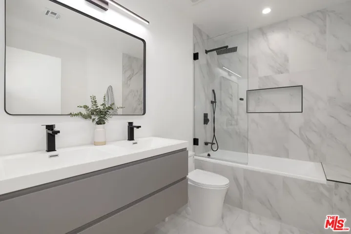 5900 Nita Avenue, Woodland Hills, California 91367