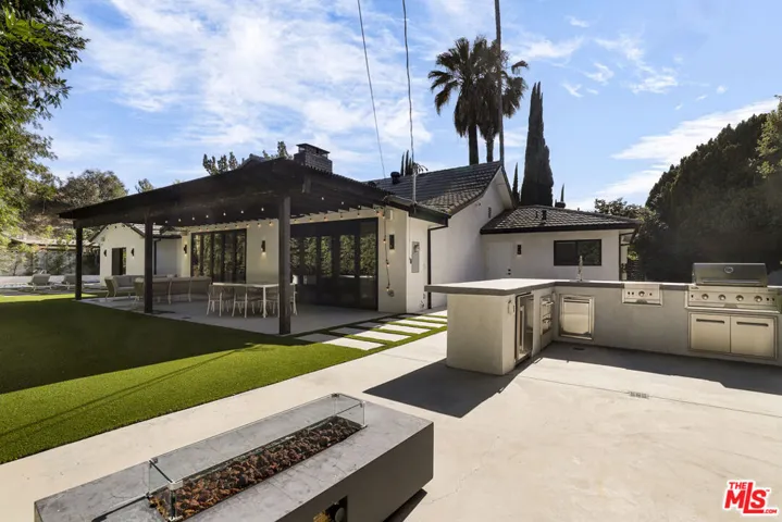 5900 Nita Avenue, Woodland Hills, California 91367