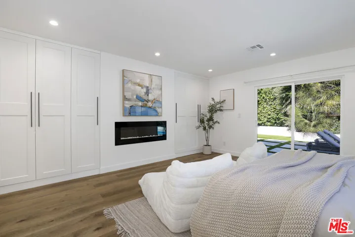 5900 Nita Avenue, Woodland Hills, California 91367
