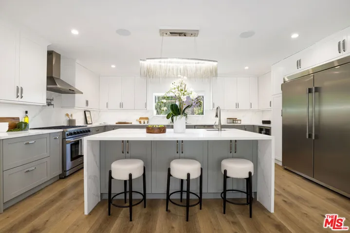 5900 Nita Avenue, Woodland Hills, California 91367