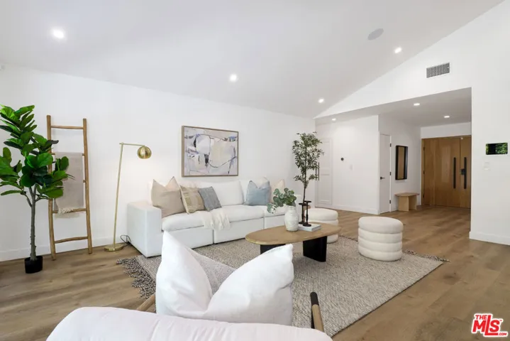 5900 Nita Avenue, Woodland Hills, California 91367