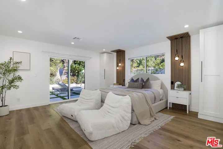 5900 Nita Avenue, Woodland Hills, California 91367