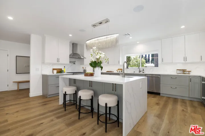 5900 Nita Avenue, Woodland Hills, California 91367