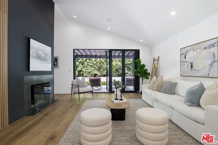 5900 Nita Avenue, Woodland Hills, California 91367