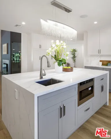 5900 Nita Avenue, Woodland Hills, California 91367
