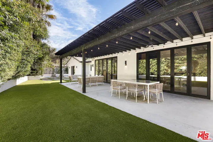 5900 Nita Avenue, Woodland Hills, California 91367