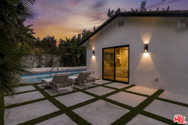 5900 Nita Avenue, Woodland Hills, California 91367